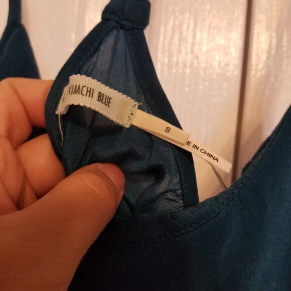 Kimchi Blue Silk Flowy Tank Top Small Blue Women Urban Outfitters Pleated Design - Picture 4 of 9